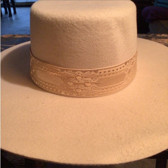 Rare Lack of Color the Sierra boater - Picture 3 of 5